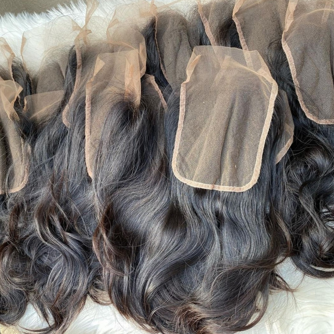 La différence en une fermeture et une frontale est la simple largeur qui existe entre les deux