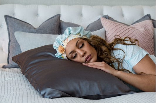Pourquoi dormir avec un bonnet en satin ? – Chrissy Fro